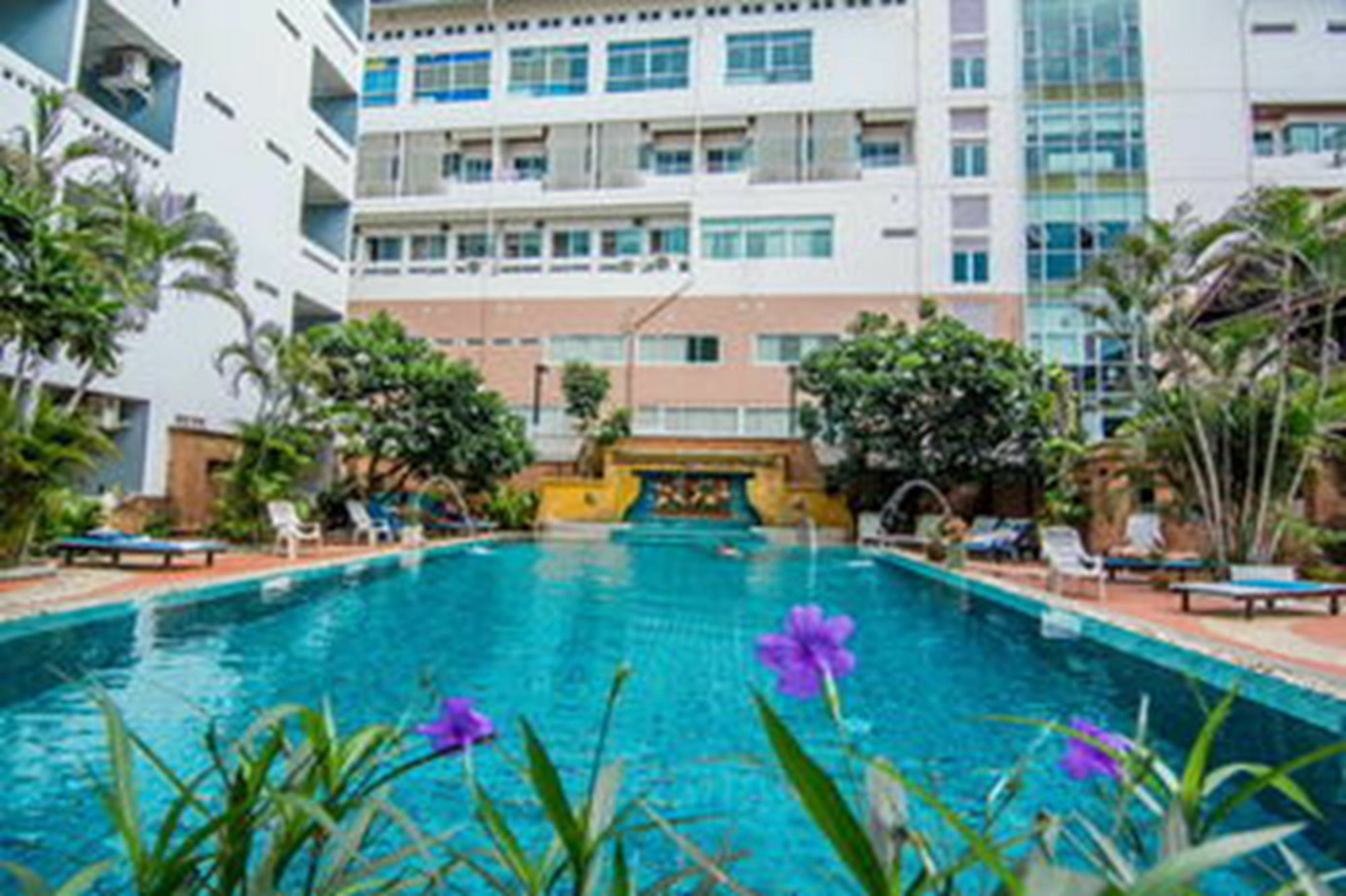Hotel Sutus Court 2 Pattaya Exterior foto
