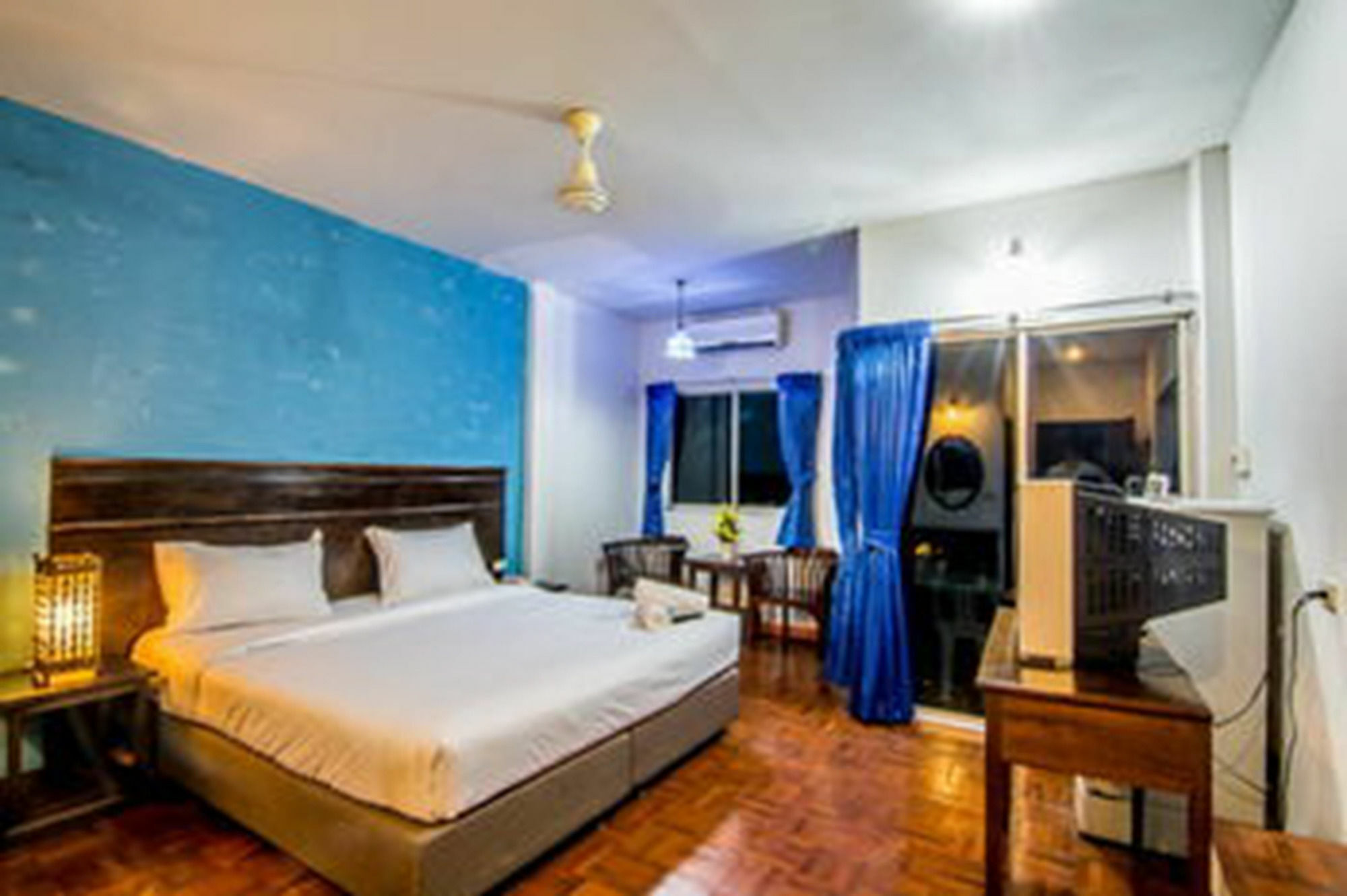 Hotel Sutus Court 2 Pattaya Exterior foto